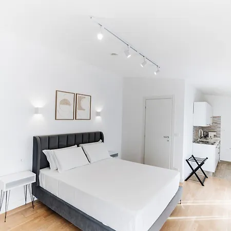 Centoquindici Rooms&suite Couette-café 4*